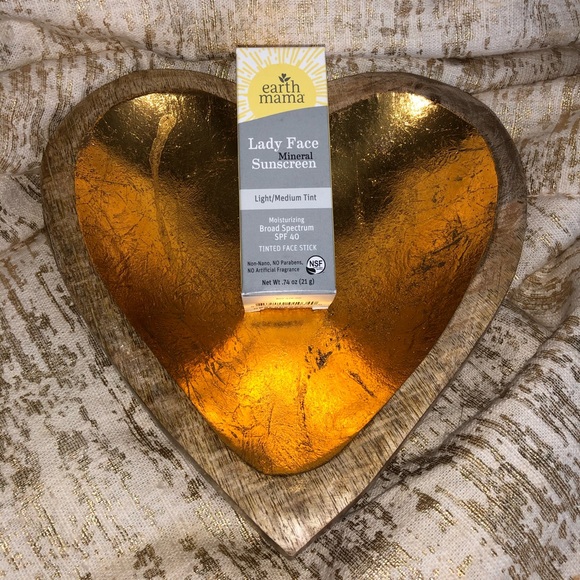 Earth Mama Lady FaceTinted Mineral Sunscreen SPF40 - Picture 3 of 12